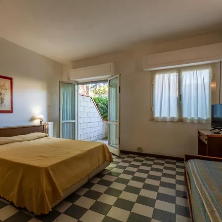 Lägenhetshotell Giannella Beach Residence Apartment Giannella